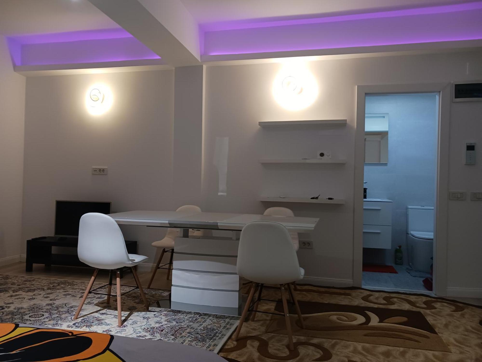 Myky Mouse Nu Primesc Santieristi Si Petrecareti Bucarest